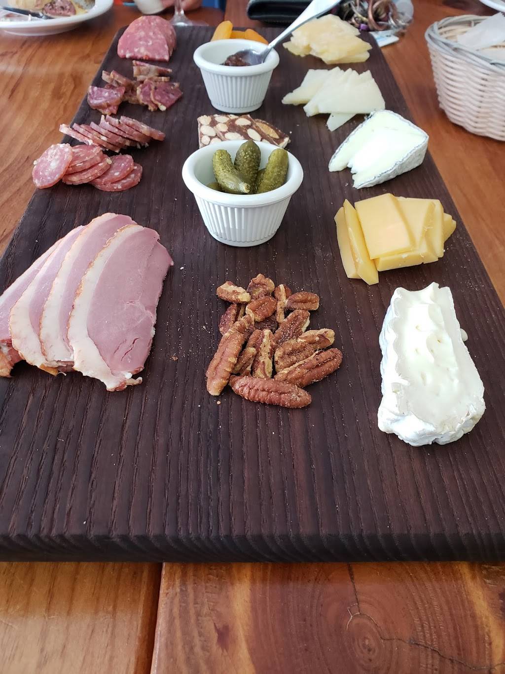 Edgewood Cheese Shop and Eatery | restaurant | 1828 Broad St, Cranston, RI 02905, USA | 4019412400 OR +1 401-941-2400