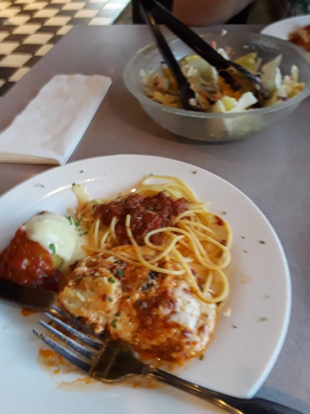 Strings Italian Cafe | restaurant | 1971 W Caldwell Ave, Visalia, CA 93277, USA | 5597397113 OR +1 559-739-7113