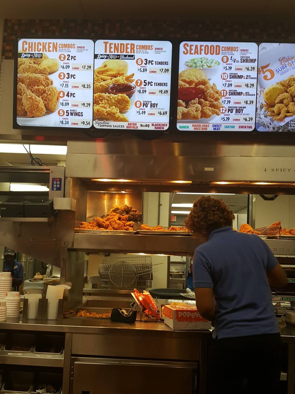 Popeyes Louisiana Kitchen | restaurant | 7458 W Appleton Ave, Milwaukee, WI 53216, USA | 4144381440 OR +1 414-438-1440