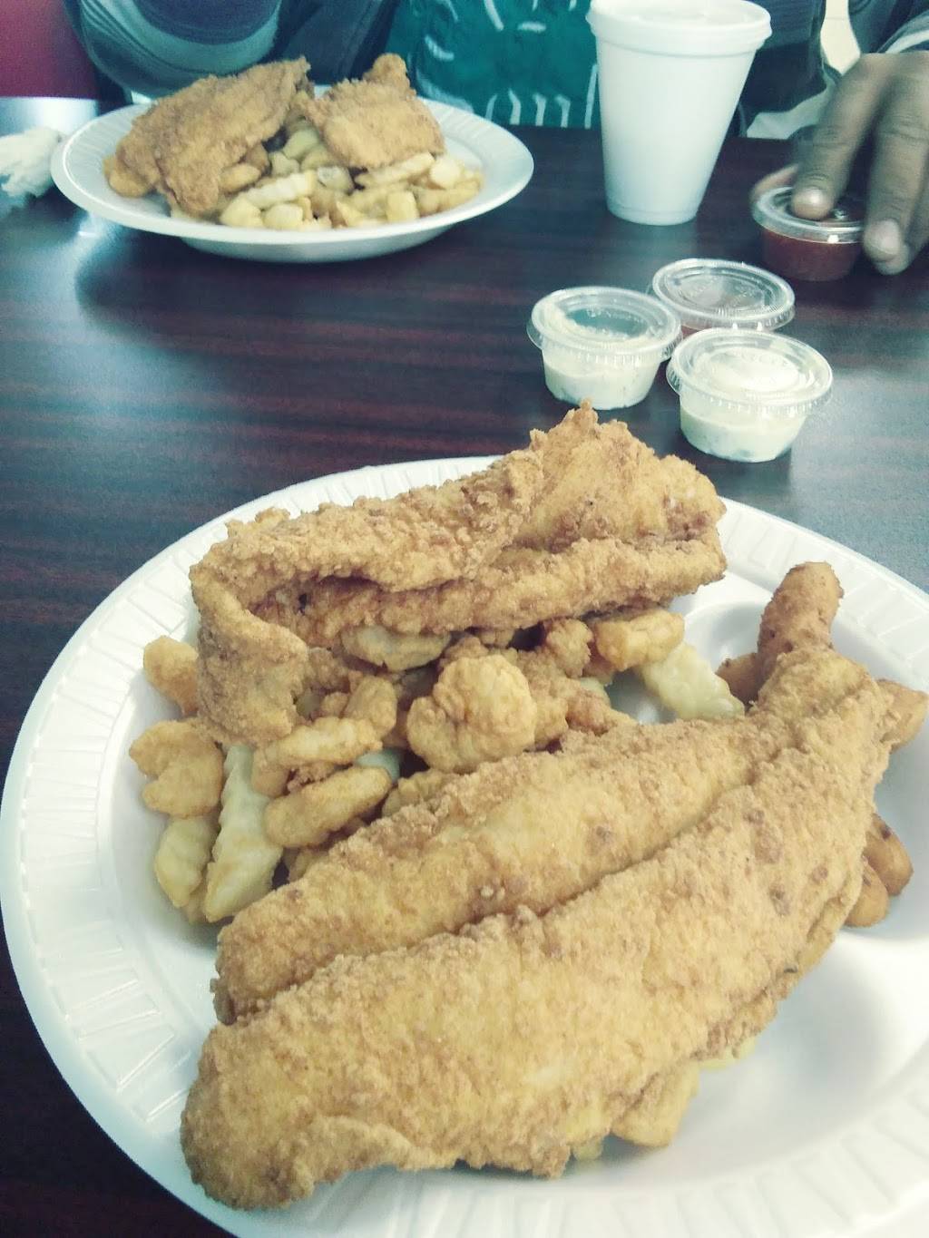 Carolina Fish Fry | restaurant | 423 Yopp Rd #100, Jacksonville, NC 28540, USA | 9102193525 OR +1 910-219-3525