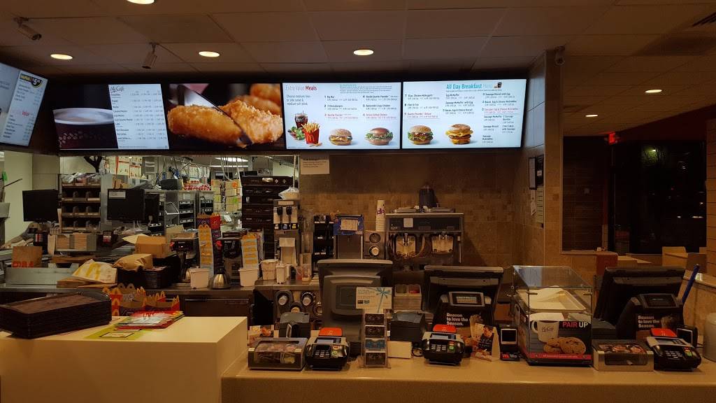 McDonalds | cafe | 1423 S, WI-26, Jefferson, WI 53549, USA | 9206744007 OR +1 920-674-4007