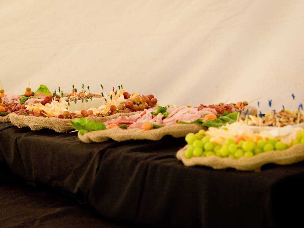 Salle la Tradition | restaurant | 1124 Rang Sainte Cecile, Sainte-Béatrix, QC J0K 1Y0, Canada | 4186556308 OR +1 418-655-6308