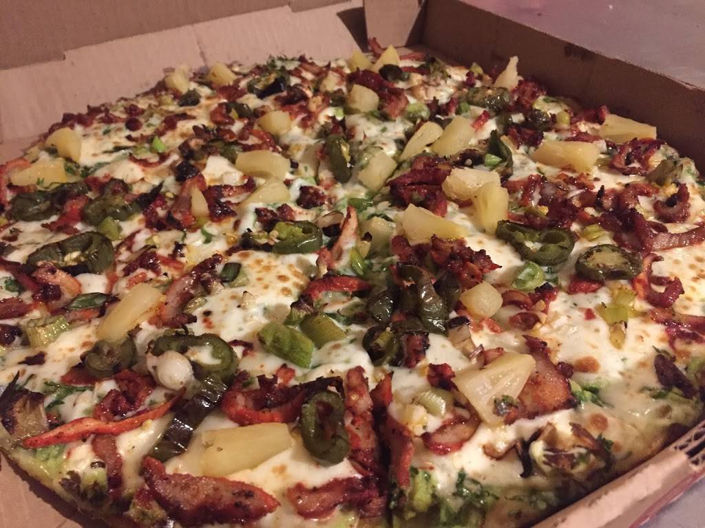 Quezesos Barchelona Pizza Bar | restaurant | Av. Ruiz 92, Zona Centro, 22800 Ensenada, B.C., Mexico | 016461743330 OR +52 646 174 3330