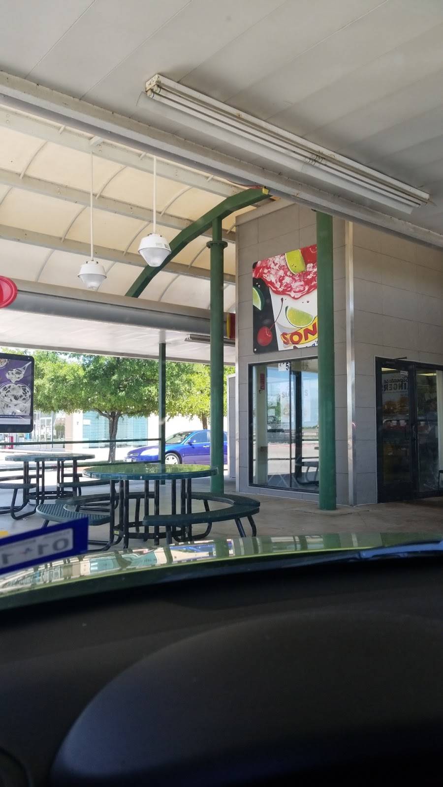 Sonic Drive-In | restaurant | 405 Louis Henna Blvd, Round Rock, TX 78664, USA | 5122441754 OR +1 512-244-1754