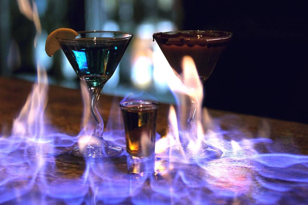 Flames Eatery & Bar | restaurant | 88 S 4th St suite#150, San Jose, CA 95112, USA | 4089711960 OR +1 408-971-1960