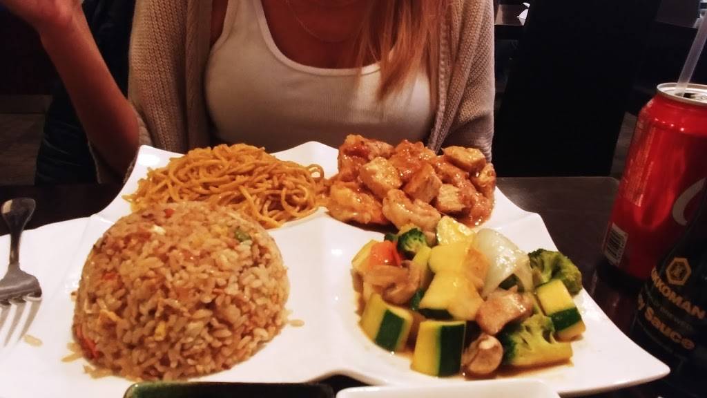 Sakura Sushi | restaurant | 300 Gordons Corner Rd, Manalapan Township, NJ 07726, USA | 7325368885 OR +1 732-536-8885