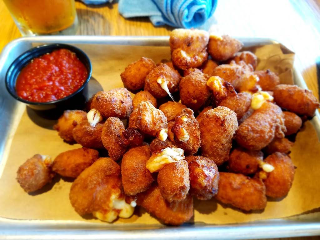 Thr3e Wise Men Brewing Co. | restaurant | 625 S High St, Muncie, IN 47305, USA | 7652883196 OR +1 765-288-3196