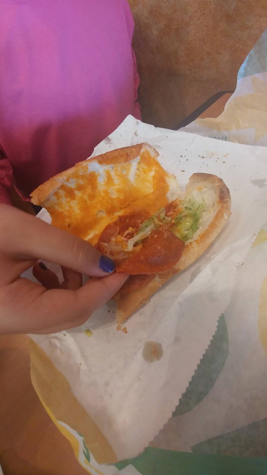 Subway | restaurant | 400 Lansdowne St E, Peterborough, ON K9L 0B2, Canada | 7057483111 OR +1 705-748-3111