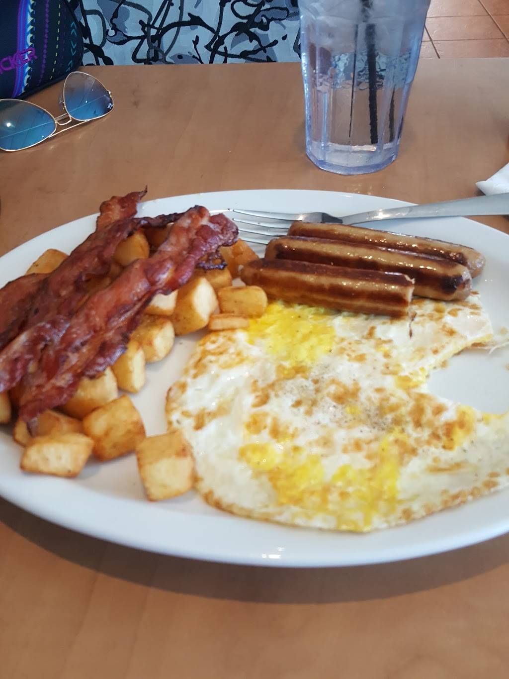 Lux Diner | restaurant | 33 Amy Croft Dr, Windsor, ON N9K 1C7, Canada | 5197358001 OR +1 519-735-8001