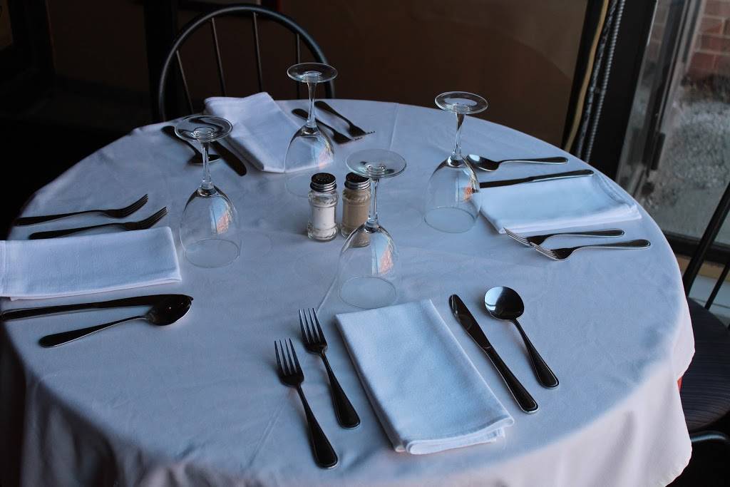 Robertos | restaurant | 2622 Yonge St, Toronto, ON M4P 2J4, Canada | 4164892153 OR +1 416-489-2153