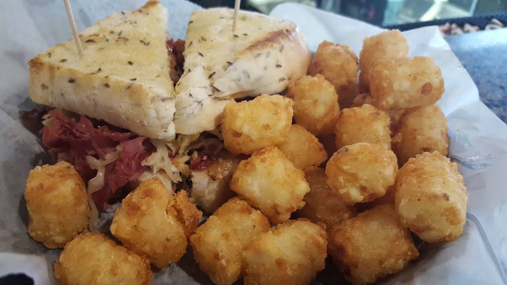 McDuffs Bar and Grille | restaurant | 105 E Superior St, Wayland, MI 49348, USA | 2697922257 OR +1 269-792-2257