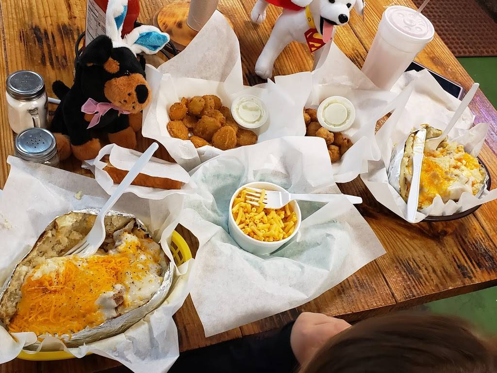 Spud Ranch | restaurant | 118 Common St, New Braunfels, TX 78130, USA | 8303874466 OR +1 830-387-4466