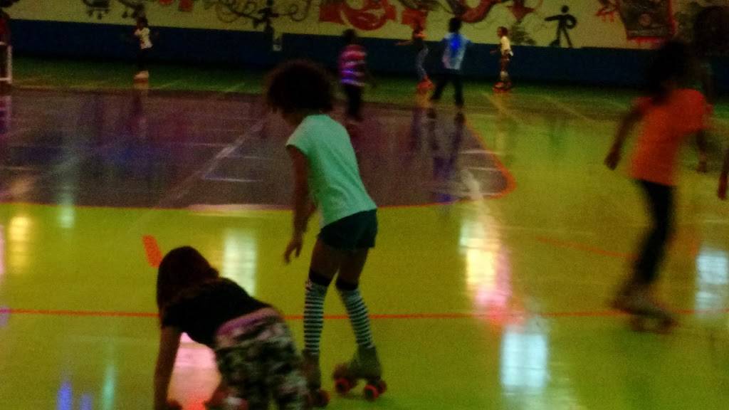 Georges Skate Center | meal takeaway | 3710 Greenswitch Rd, Decatur, IL 62526, USA | 2178753400 OR +1 217-875-3400