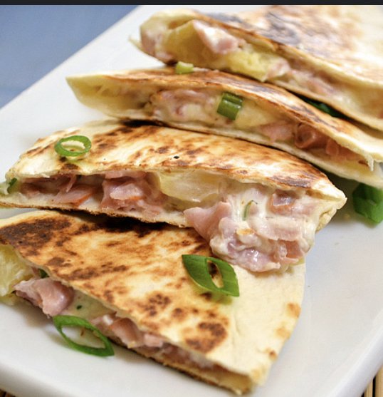 Mendia’s MexicanPizza-food truck | restaurant | 1611 W Bristol St, Elkhart, IN 46514, USA | 5743229681 OR +1 574-322-9681