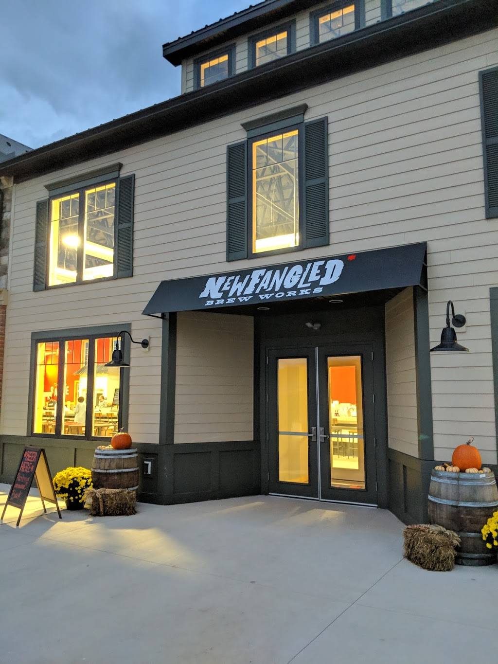 Newfangled Brew Works | restaurant | 8001 Union Station Boulevard, Harrisburg, PA 17111, USA | 7179826662 OR +1 717-982-6662