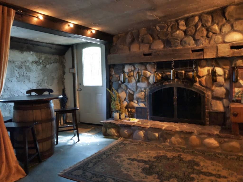 Perennial Vineyards | restaurant | 11877 Poorman St SW, Navarre, OH 44662, USA | 3308323677 OR +1 330-832-3677