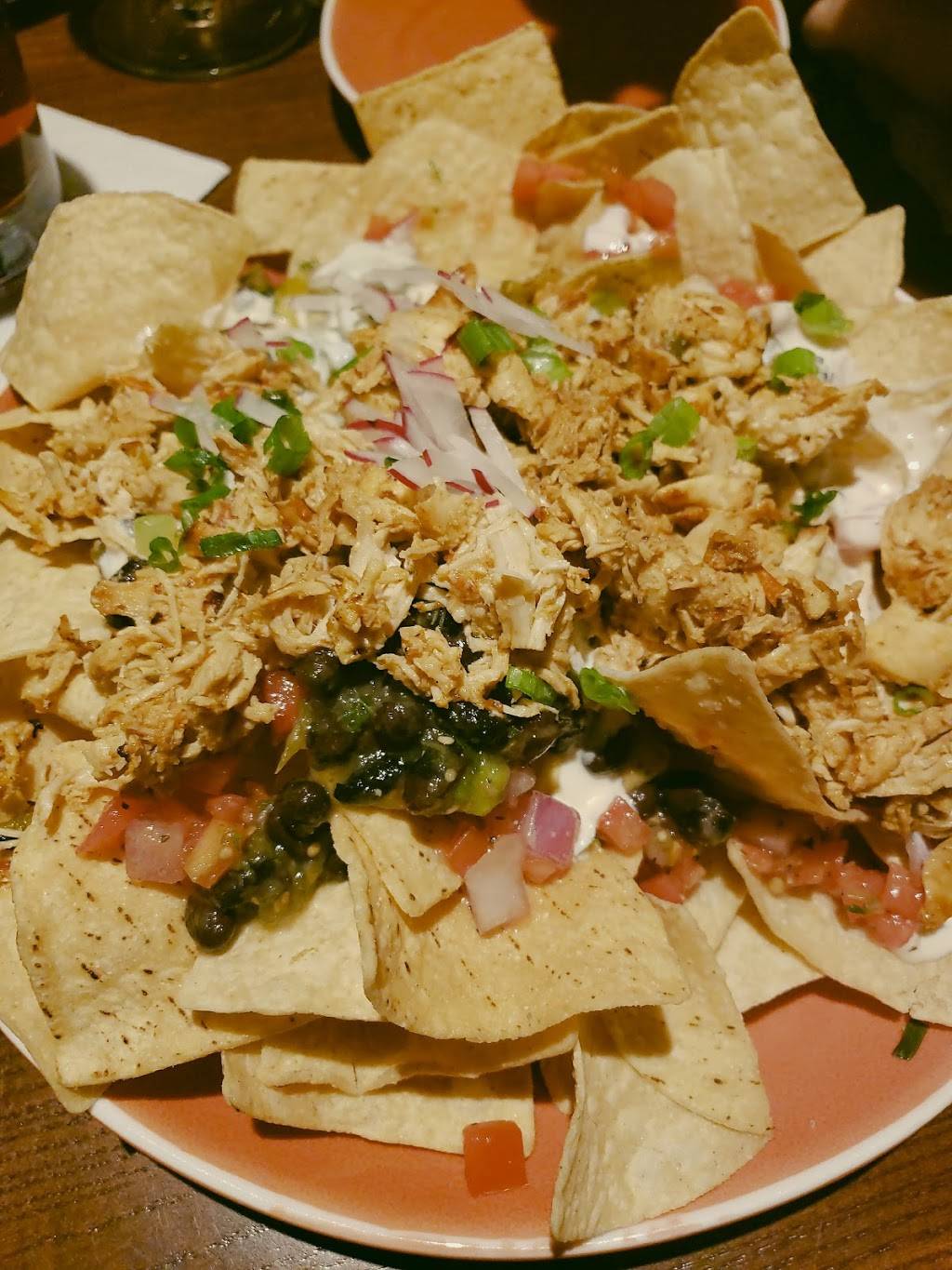 Bar Louie - The Avenue at White Marsh | night club | 8133-C, Honeygo Blvd, Baltimore, MD 21236, USA | 4108447512 OR +1 410-844-7512