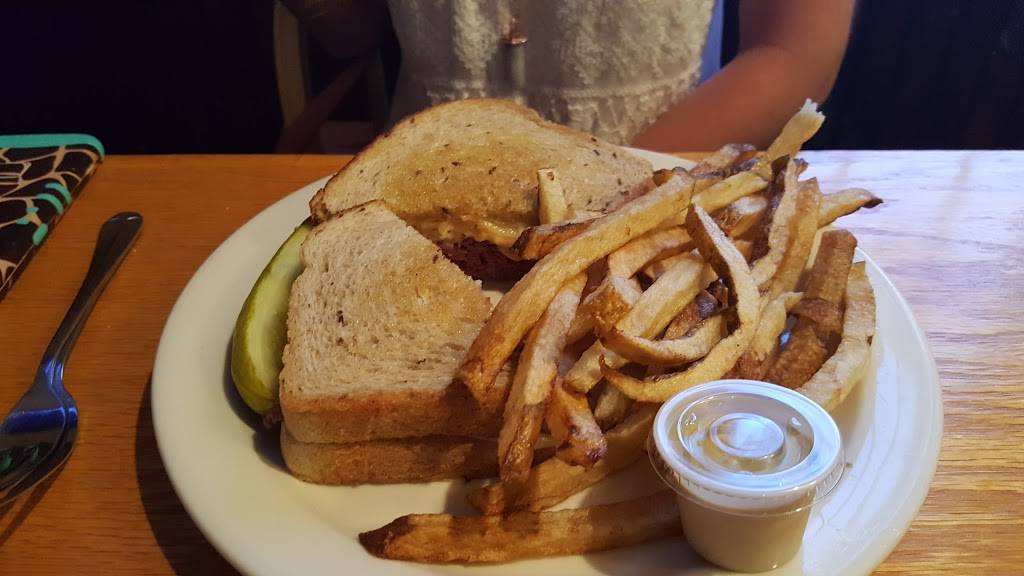 Flynns Irish Tavern | restaurant | 421 Main St, North Myrtle Beach, SC 29582, USA | 8432496533 OR +1 843-249-6533