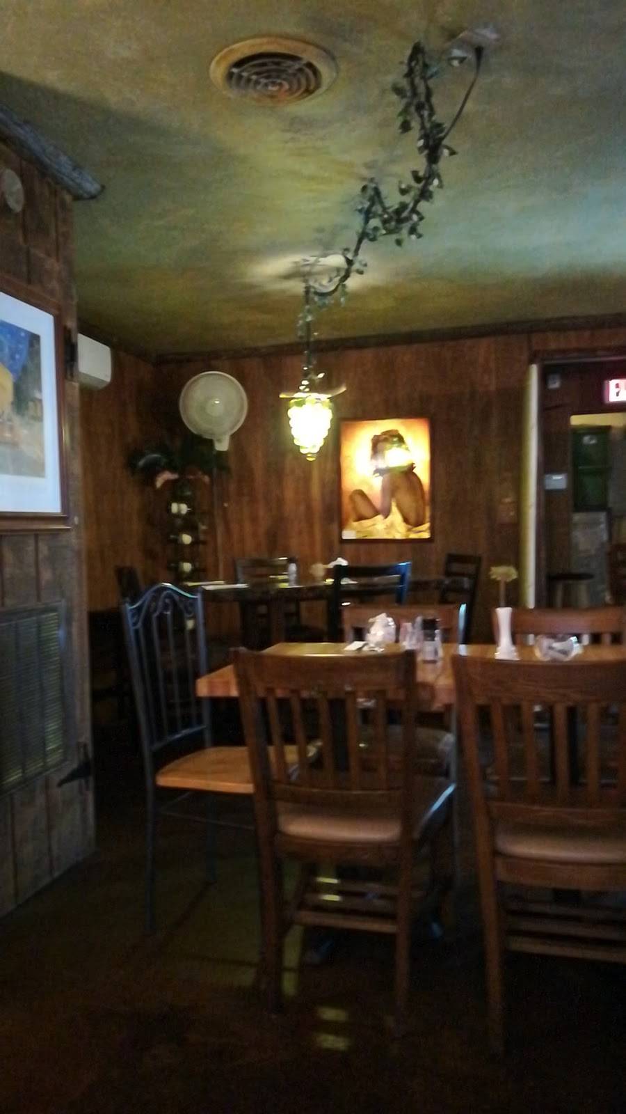 Belles Bistro | restaurant | 2 N Park St, Crescent City, FL 32112, USA | 3866981326 OR +1 386-698-1326