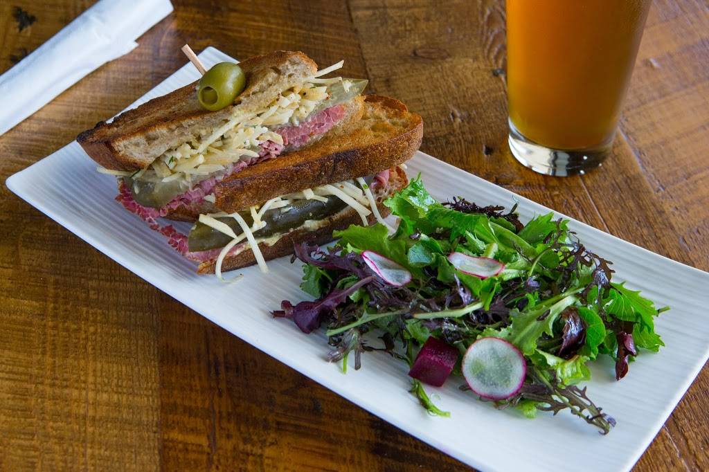 Northwinds Brewhouse & Kitchen | restaurant | 499 First St, Collingwood, ON L9Y 1B9, Canada | 7052936666 OR +1 705-293-6666