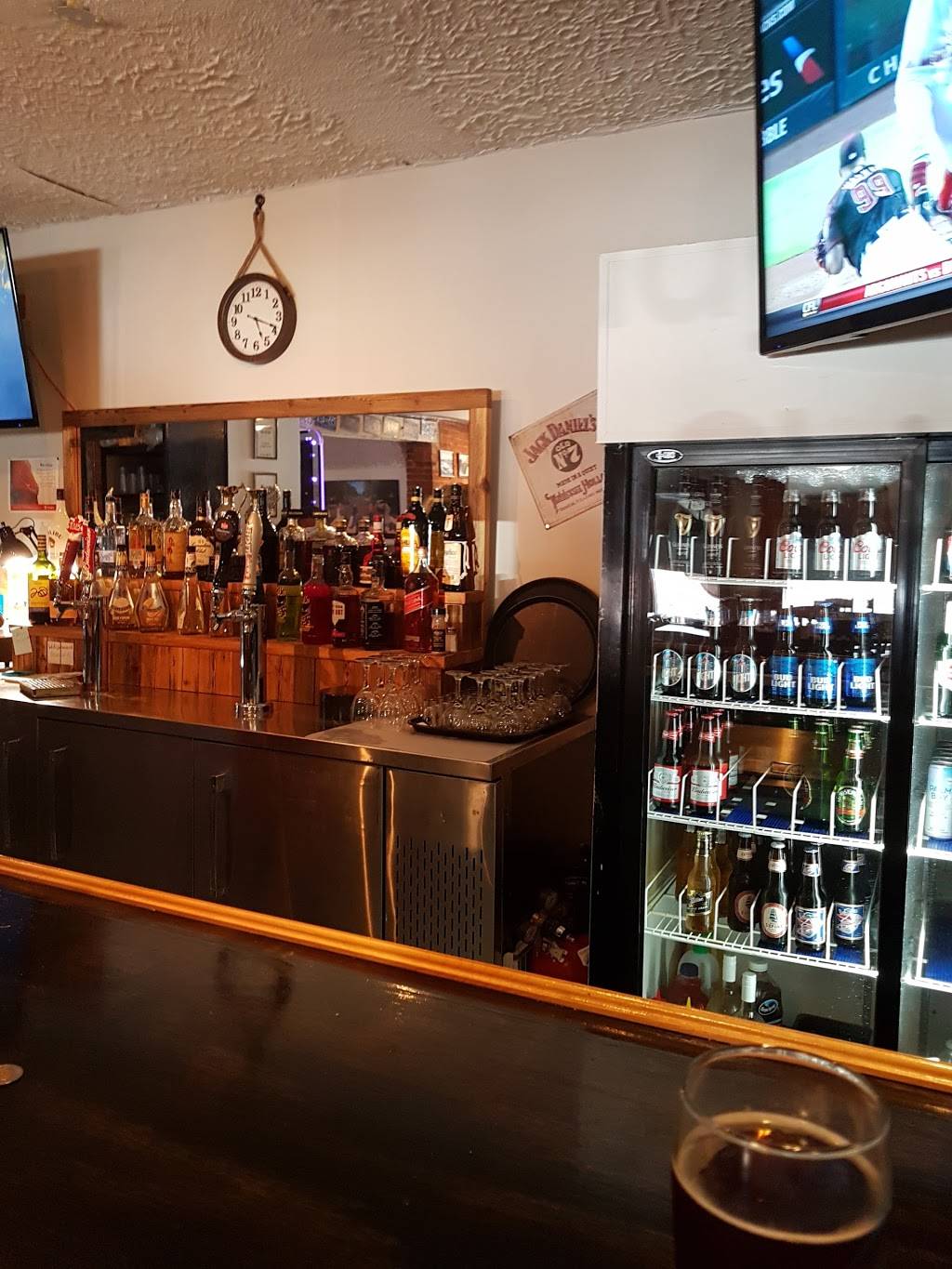 Bezos Bar and Grill | restaurant | 19 Front St N, Thorold, ON L2V 1X3, Canada | 2893623729 OR +1 289-362-3729