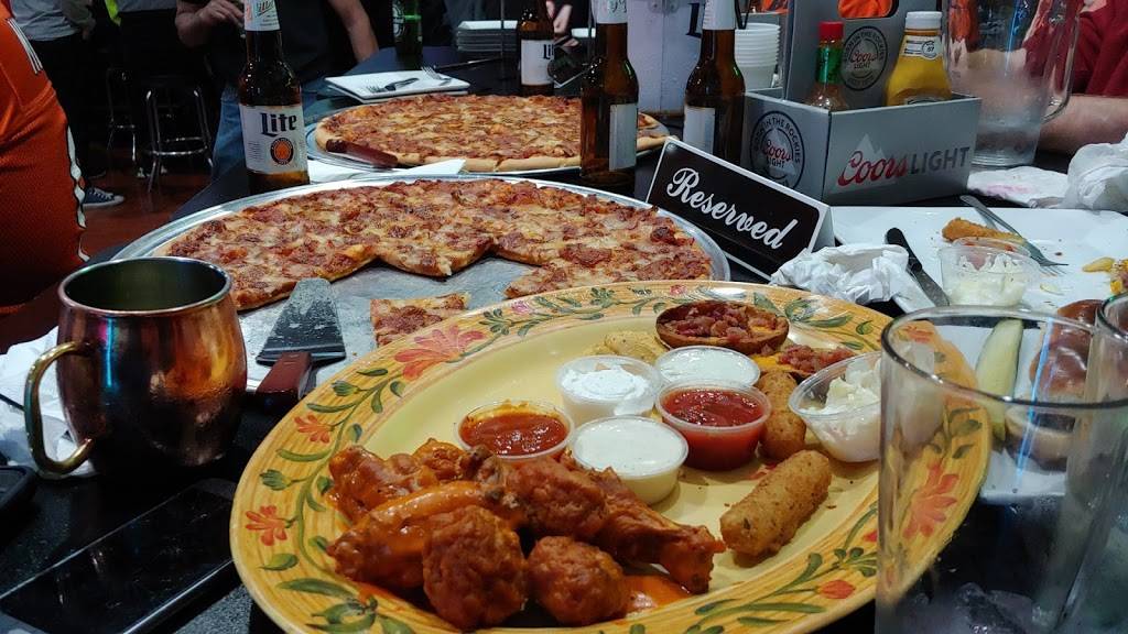 Skores Club Sports Bar and Grill | restaurant | 6764 W Forest Preserve Ave, Harwood Heights, IL 60706, USA | 7088676767 OR +1 708-867-6767