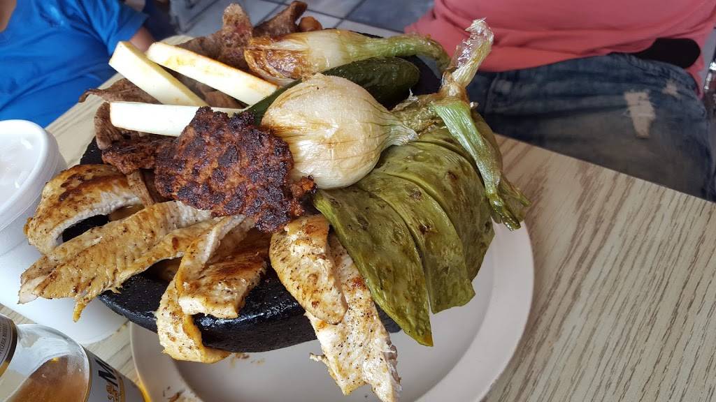 Los Molcajetes | restaurant | 3532 W Montrose Ave, Chicago, IL 60618, USA | 7732671834 OR +1 773-267-1834