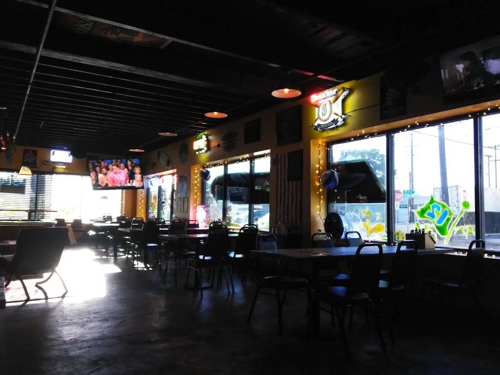 The Dog House Bar and Grill | restaurant | 5800 4th Ave S, Seattle, WA 98108, USA | 2064535996 OR +1 206-453-5996