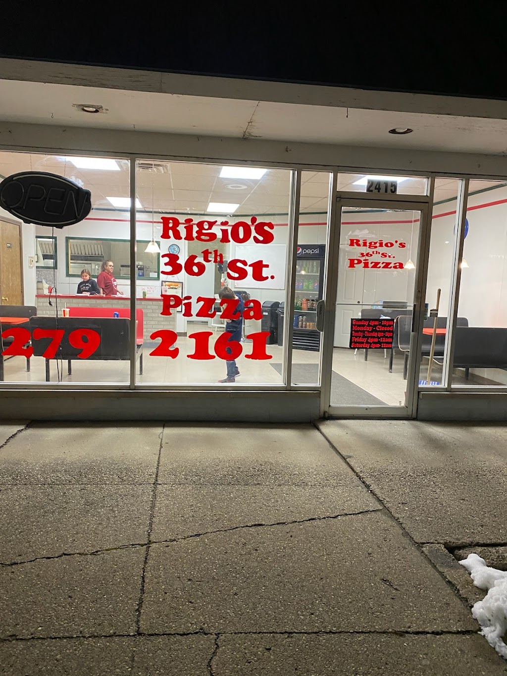 Rigios 36th street pizza | restaurant | 2415 36th St SW, Wyoming, MI 49519, United States | 6162792161 OR +1 616-279-2161