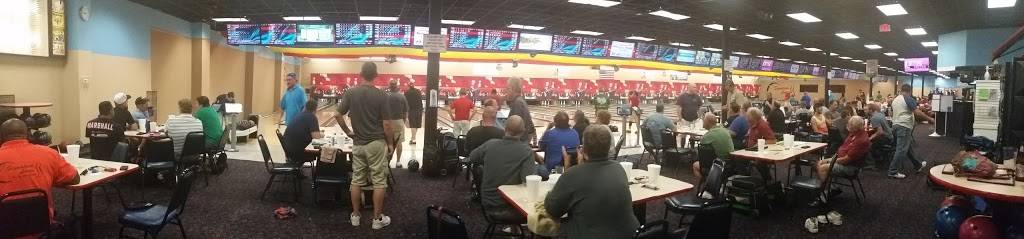 Signature Lanes/Sigs Family Restaurant/Club 300 | night club | 1180 Fremont Ct, Elkhart, IN 46516, USA | 5742961111 OR +1 574-296-1111