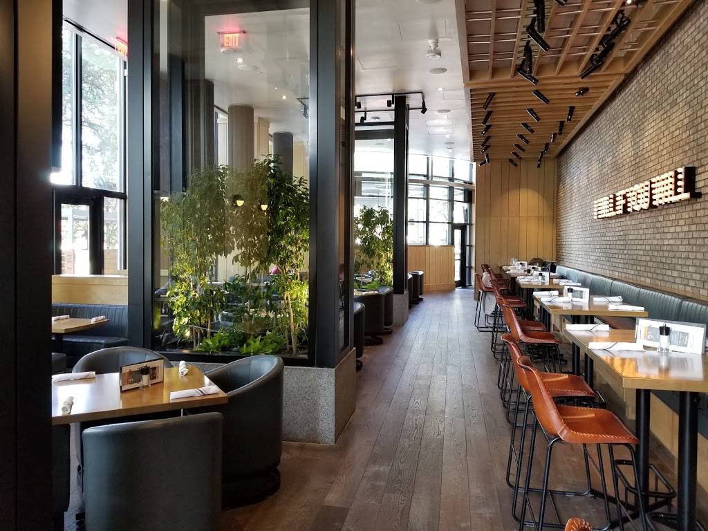 Moxies | restaurant | 100 Crescent Ct, Dallas, TX 75201, USA | 4696870050 OR +1 469-687-0050