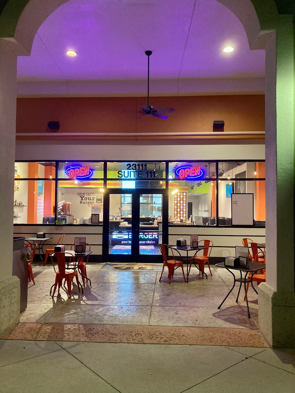 Lehne Burger Estero | restaurant | 23111 Fashion Dr Unit 111, Estero, FL 33928, USA | 2392995731 OR +1 239-299-5731