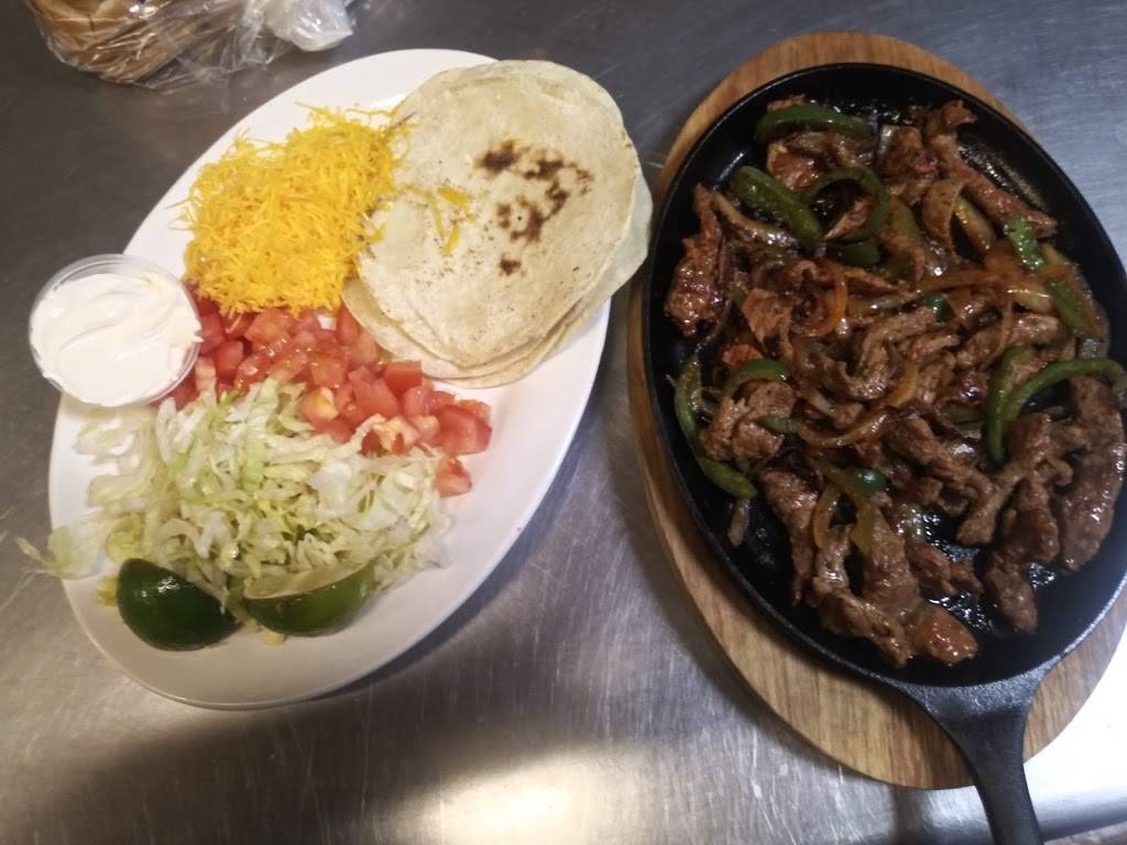 JRs BBQ & Saloon | restaurant | 15492 SW Warfield Blvd, Indiantown, FL 34956, USA | 7725970876 OR +1 772-597-0876