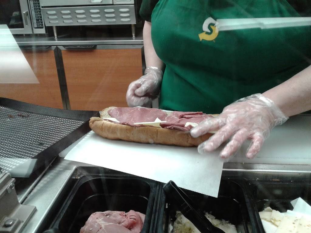 Subway | restaurant | 829 Phillips Blvd, Sauk City, WI 53583, USA | 6086432727 OR +1 608-643-2727