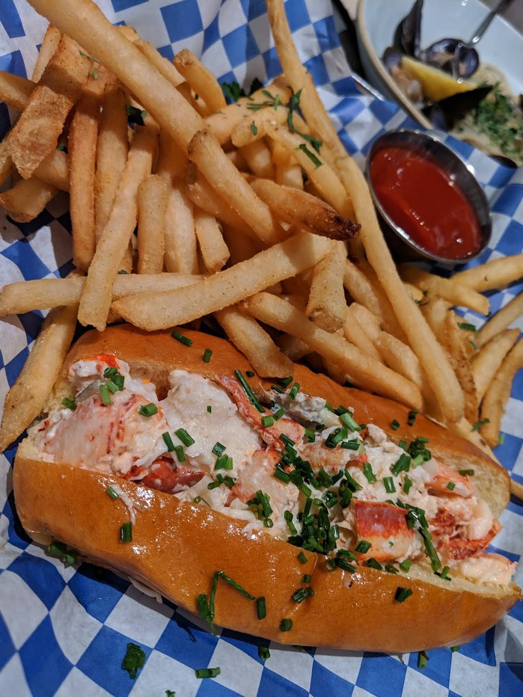 Blue Plate Oysterette | restaurant | 1355 Ocean Ave, Santa Monica, CA 90401, USA | 3105763474 OR +1 310-576-3474