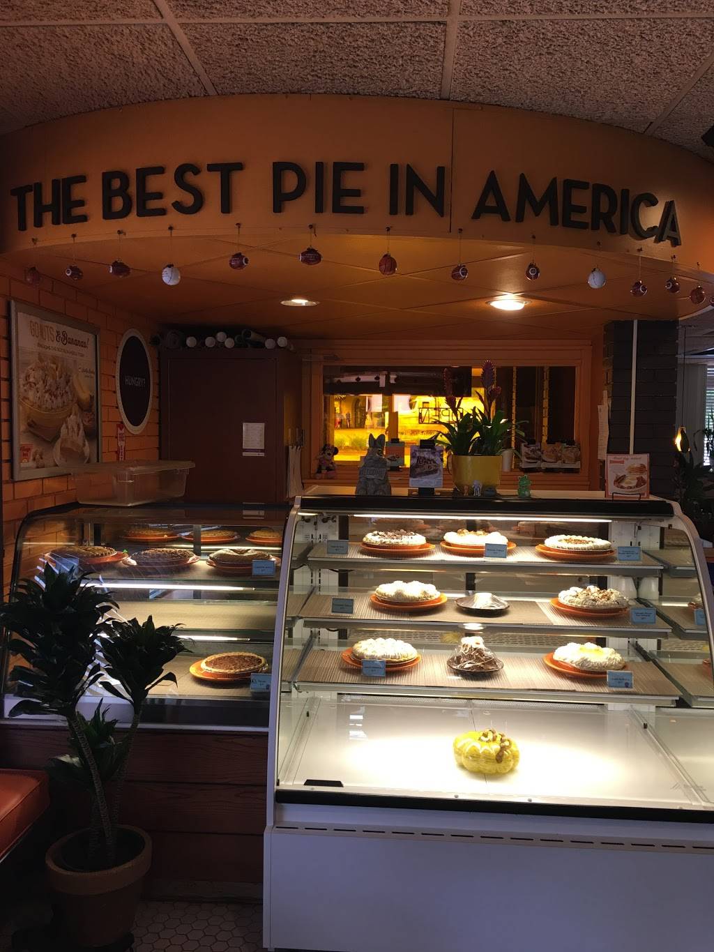 Village Inn | bakery | 10650 SW Beaverton Hillsdale Hwy, Beaverton, OR 97005, USA | 5036448848 OR +1 503-644-8848