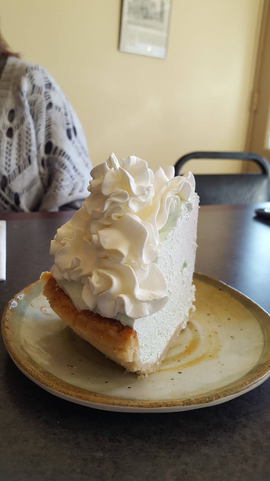 Monument Pizza Pub | restaurant | 60 N Public Square, Angola, IN 46703, USA | 2603194489 OR +1 260-319-4489