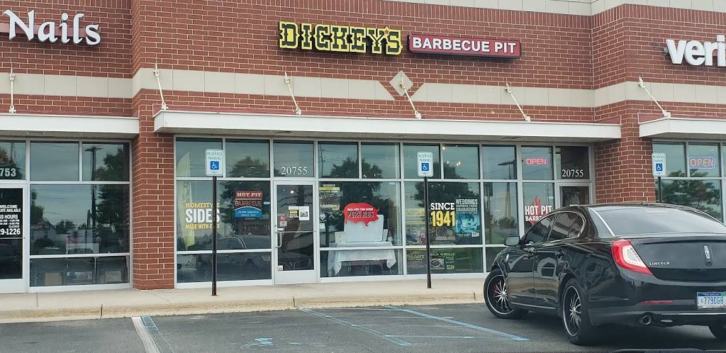 Dickeys Barbecue Pit | restaurant | 20755 Hall Rd, Macomb, MI 48044, USA | 5867415270 OR +1 586-741-5270