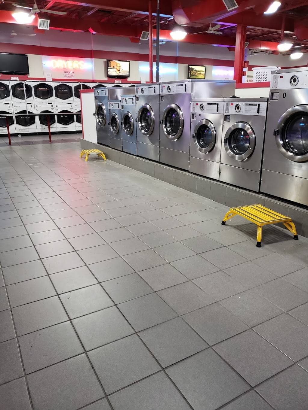 Finest Deli 1 & Restaurant | restaurant | 672 Sunrise Hwy, West Babylon, NY 11704, USA | 6315398011 OR +1 631-539-8011