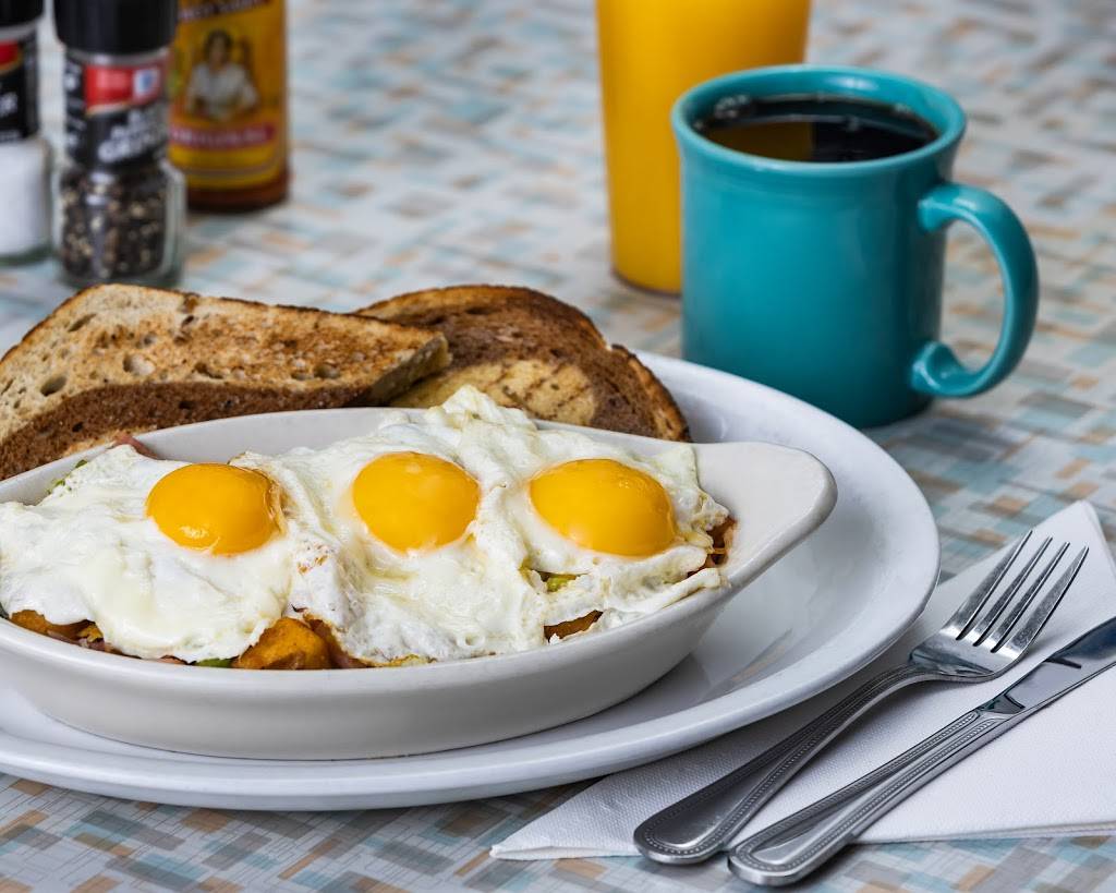 Moonlight Diner | restaurant | 6250 Tower Rd, Denver, CO 80249, USA | 3033071750 OR +1 303-307-1750