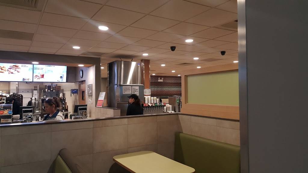 McDonalds | cafe | 774 E Rollins Rd, Round Lake Beach, IL 60073, USA | 8475461500 OR +1 847-546-1500