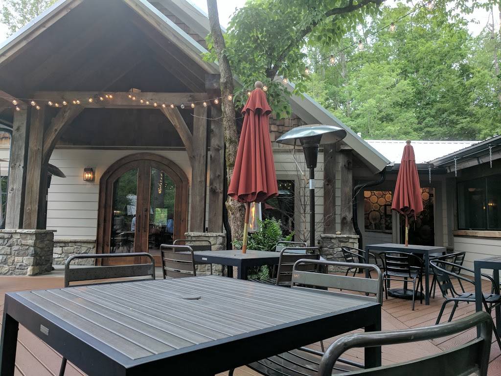 Dancing Bear Appalachian Bistro | restaurant | 137 Apple Valley Way, Townsend, TN 37882, USA | 8653362138 OR +1 865-336-2138