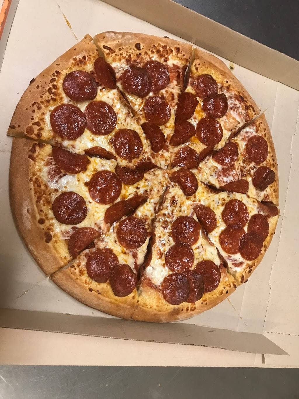 Little Caesars Pizza | meal takeaway | 2662 Gateway Dr, Anderson, CA 96007, USA | 5303655700 OR +1 530-365-5700