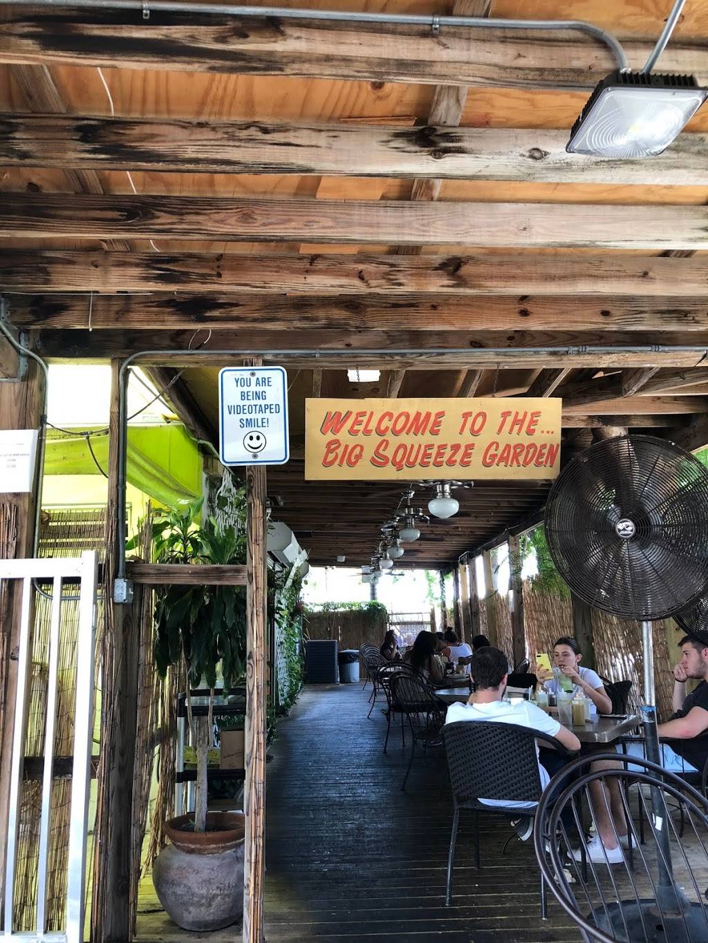 Miami Squeeze | restaurant | 18315 W Dixie Hwy, North Miami Beach, FL 33160, USA | 3059359544 OR +1 305-935-9544