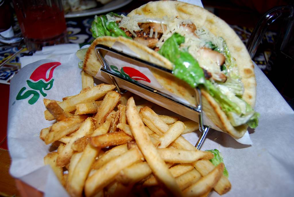 Chilis Grill & Bar | meal takeaway | 1765 Maple Ave, Evanston, IL 60201, USA | 8473289068 OR +1 847-328-9068