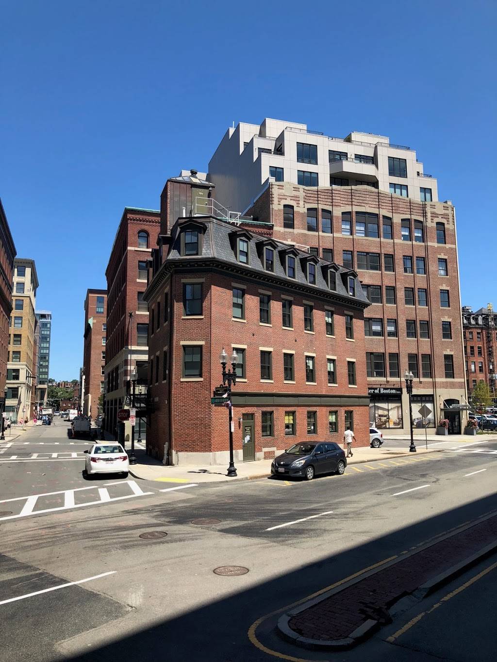 West End Johnnie’s | restaurant | 138 Portland St, Boston, MA 02114, USA | 6172271588 OR +1 617-227-1588