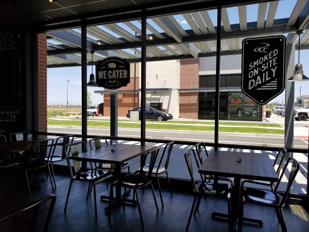 Dickeys Barbecue Pit | restaurant | 4906 Tower Rd Ste 150, Denver, CO 80249, USA | 3039933357 OR +1 303-993-3357