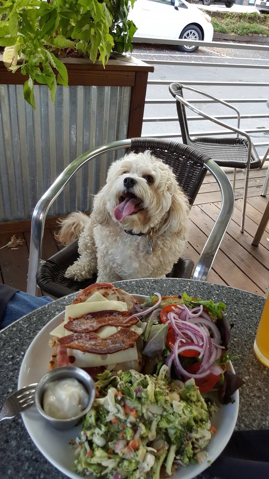 Father Toms Pub | restaurant | 32 N Cedar Ave, Cookeville, TN 38501, USA | 9318549484 OR +1 931-854-9484