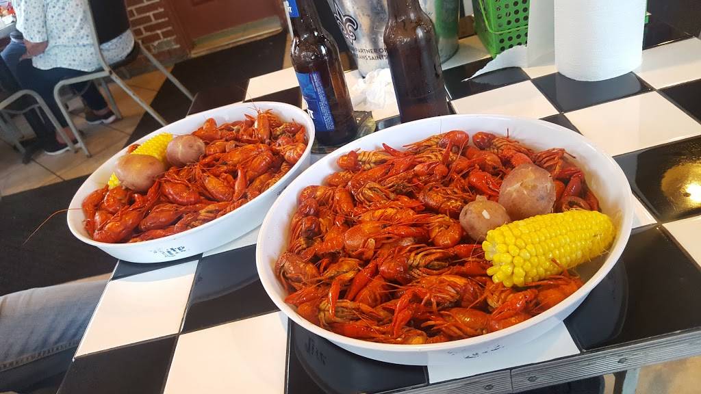 Fillin Station | restaurant | 692 Howard Ave, Biloxi, MS 39530, USA | 2284352522 OR +1 228-435-2522