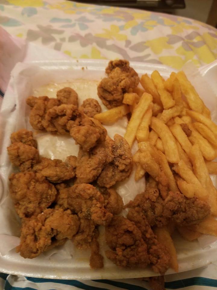 Sharks Fish & Chicken Express | restaurant | 101 E 51st St, Chicago, IL 60615, USA | 7739666896 OR +1 773-966-6896